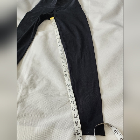 Aritzia Thin Pants Size XS - Picture 5 of 8